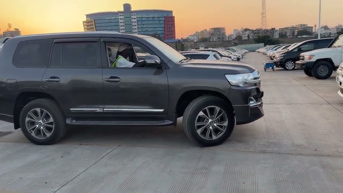 Experience luxury and ease with Car Rental Chauffeur Rwanda services from Self Drive Rwanda. Hire a professional driver for safaris, Kigali airport transfers, and business travel in 2026