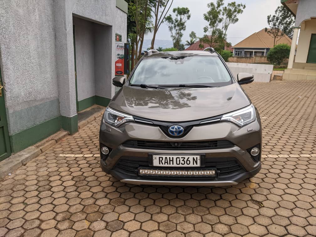 Looking for RAV4 4x4 Rental Rwanda? Compare Toyota RAV4 hire, self-drive options, prices, routes and tips for exploring Rwanda.