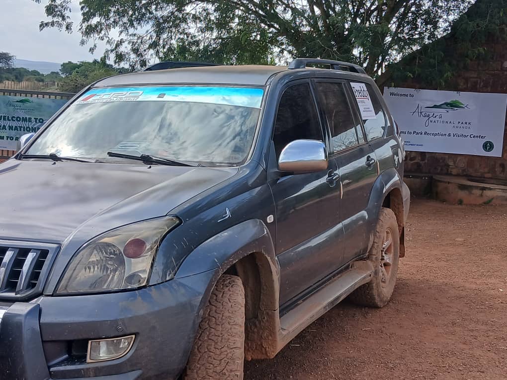 Rwanda car rental for national park visits